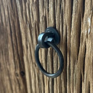 Chtěli by jste netypické úchytky? #kovoveuchytky #uchytky #kov #kovarnazlin #doroubenky #dokuchyne #kuchyne #kovovevyrobky...